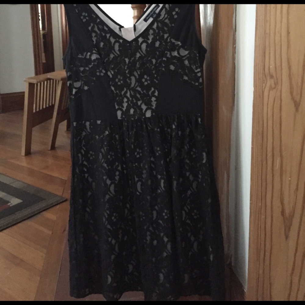 American Eagle lace dress