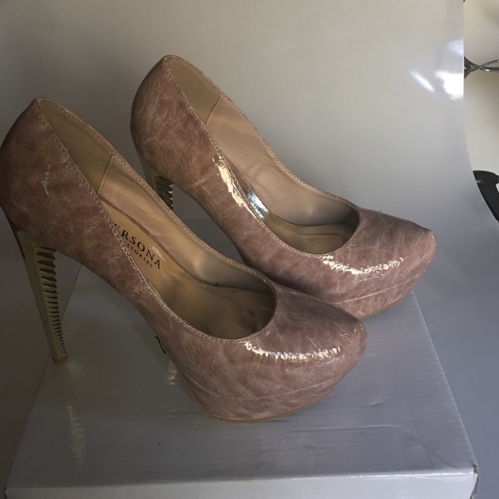 π HP πBlushing Tan Pump - Picture 2 of 4