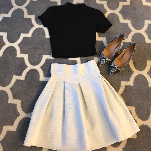 H&M Dresses & Skirts - H&M white mini skirt