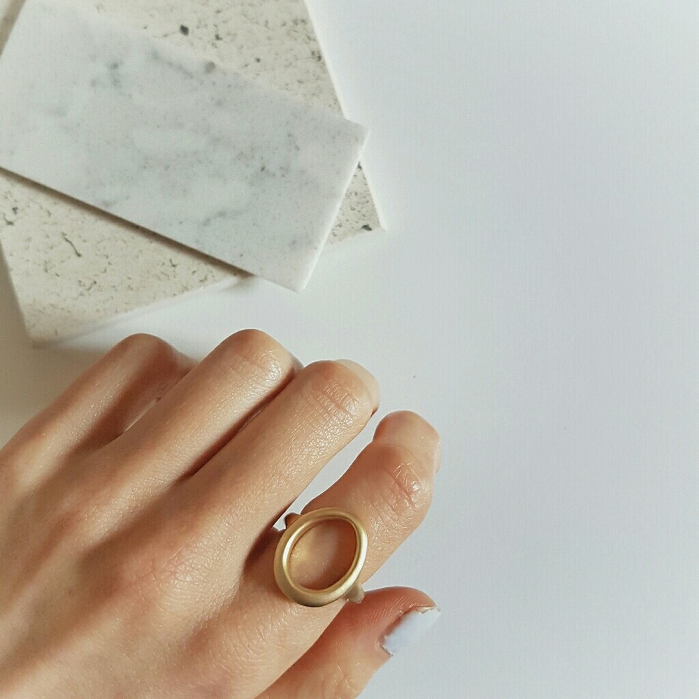 'O' minimalist ring