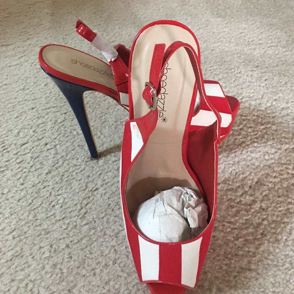 Peep toe pumps