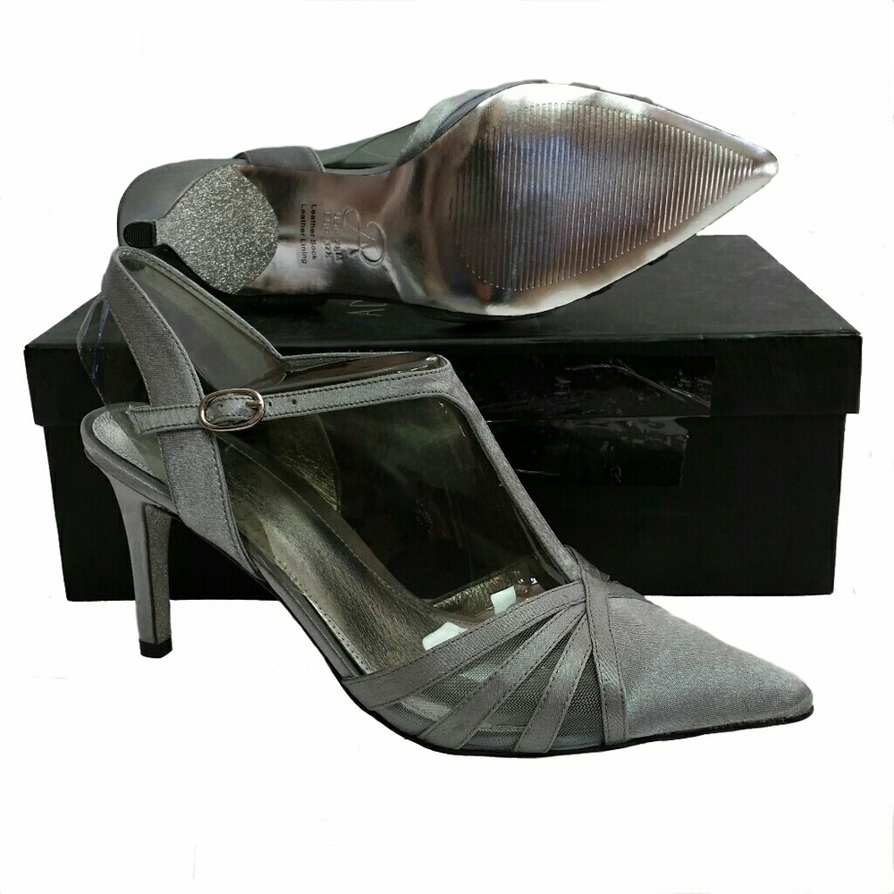 Adrianna Papell "Heidi" Pumps