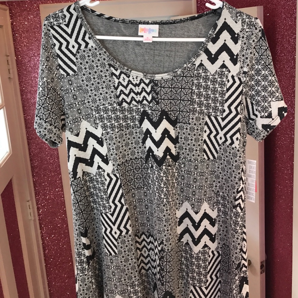 Lularoe Classic Tee S