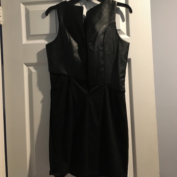 NWT Beautiful Medium Elisa B faux leather dress - Picture 4 of 4