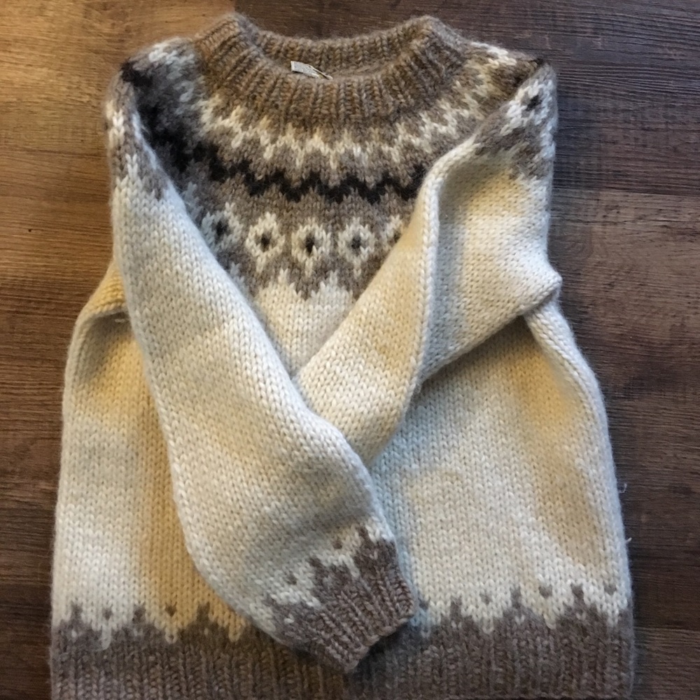 Handknit Icelandic knot sweater