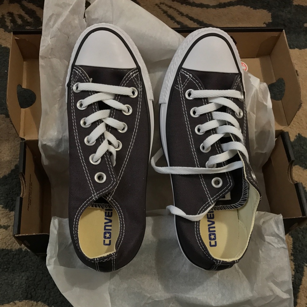 Converse ⭐️ comes with a gift 😁 SOLD
