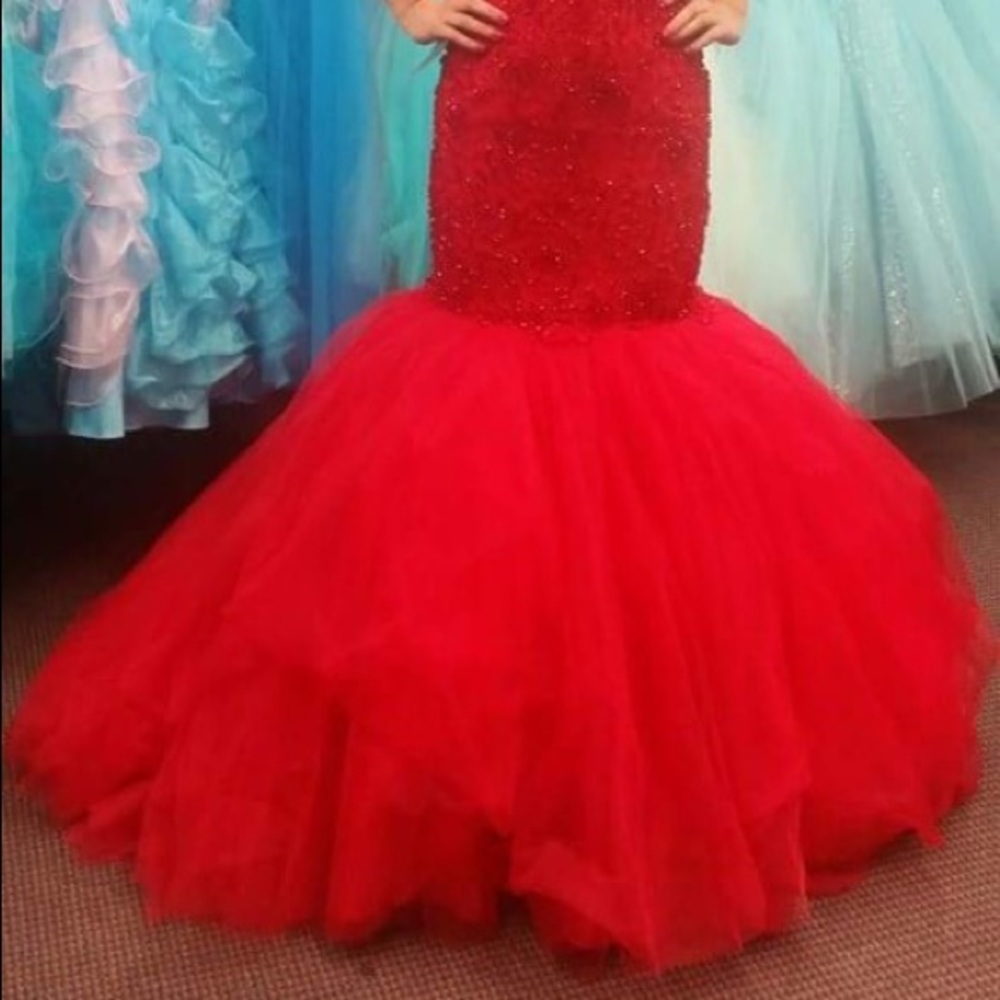 Red Sherri hill prom