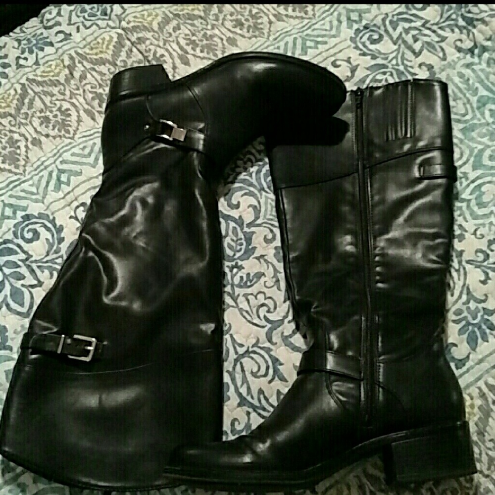 Black boots extended calf