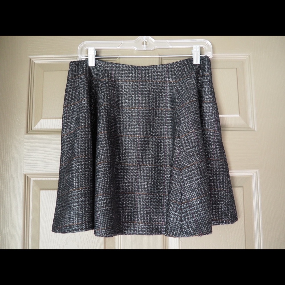 Theory black skirt with thread detail.