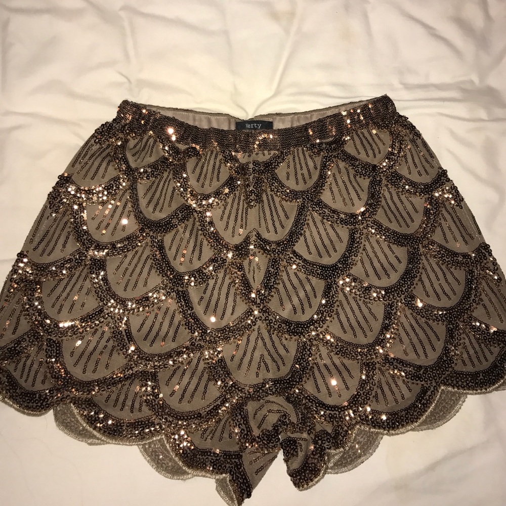 Verty mid rise shorts