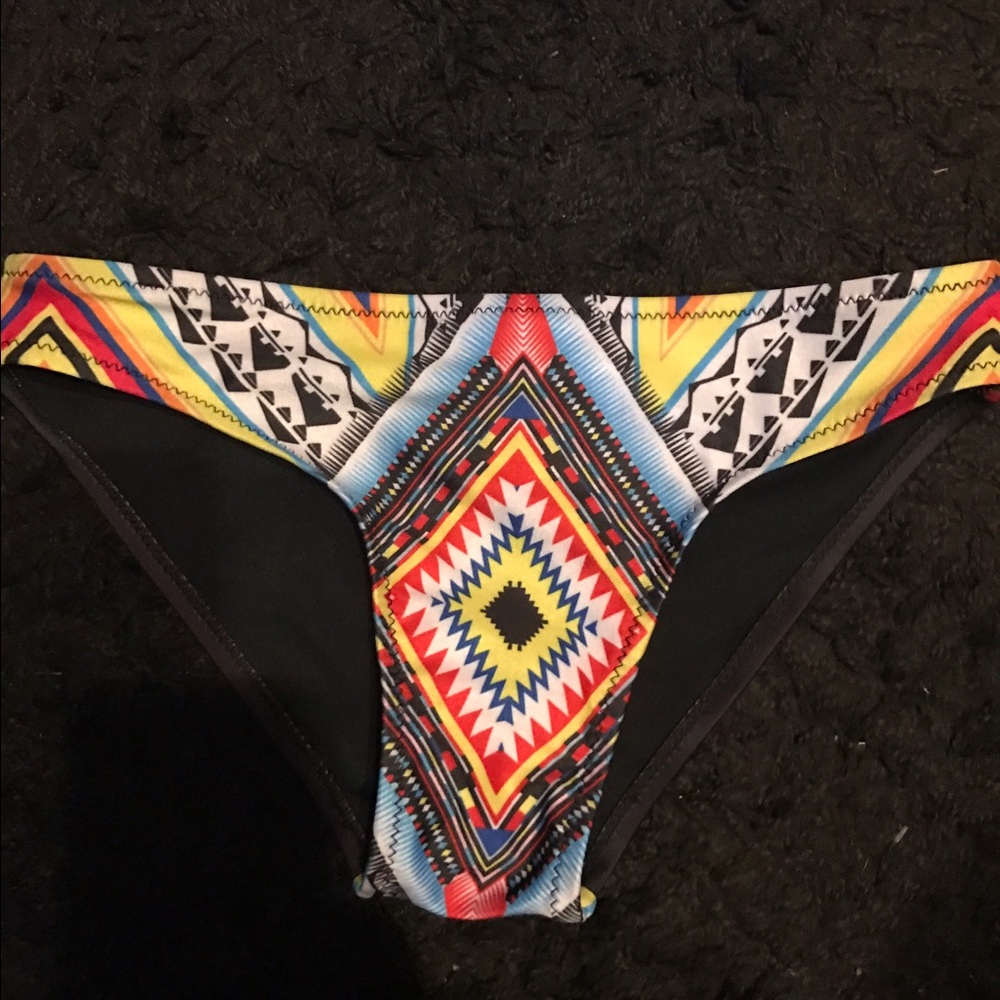 Cute tribal swimsuit bottom never been worn b4 ❤