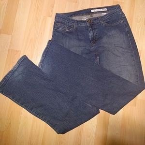♦️ BOGO free sale♦️dkny Soho jeans size 6 r