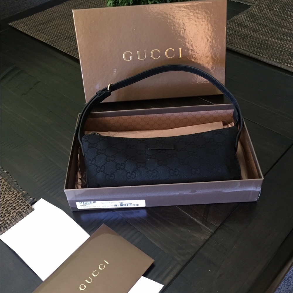🔴SALE🔴 Black Gucci pouch with gold hardware.