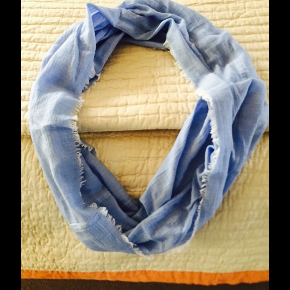 SALE🎉 Lightweight Blue Infinity Scarf.