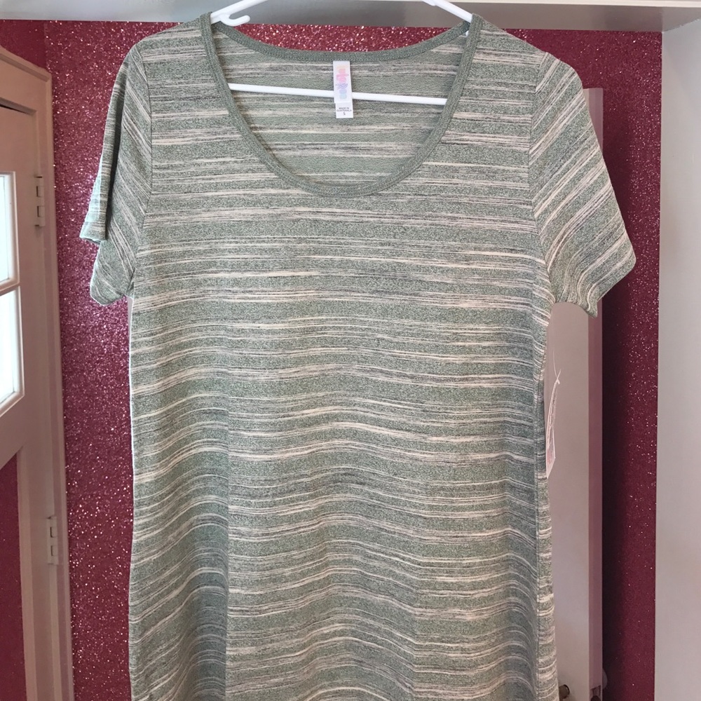 Lularoe Classic Tee S
