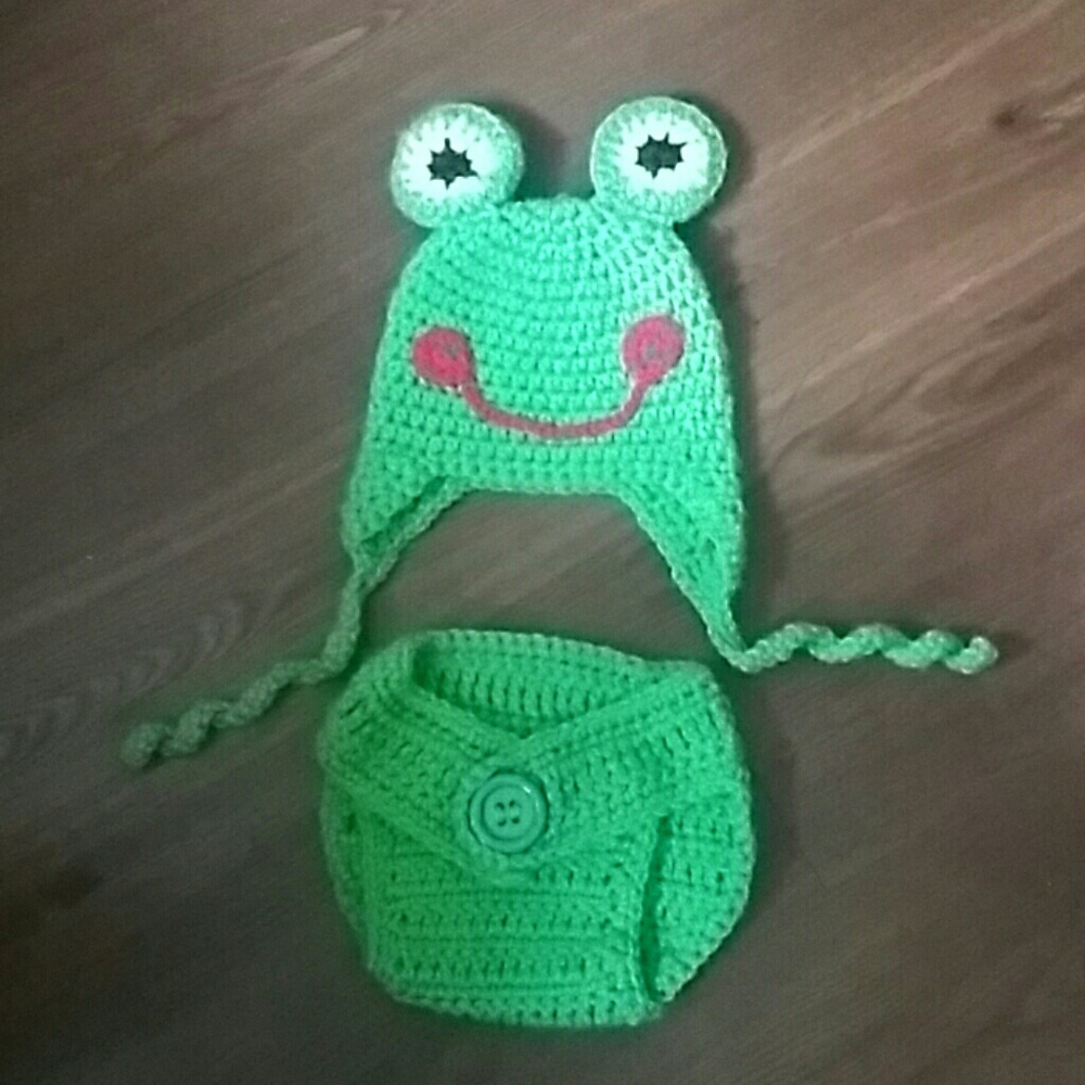Baby crochet frog hat with diaper cover