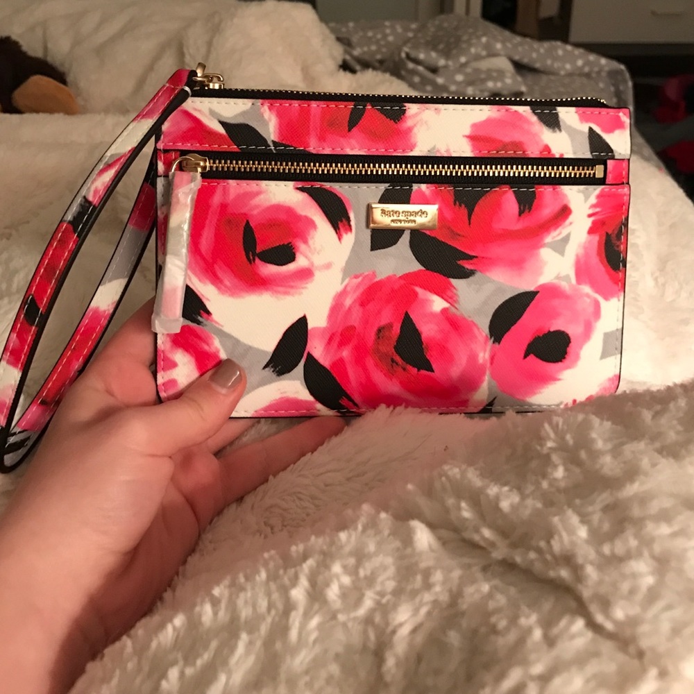 SOLD nwt Kate spade wristlet