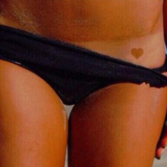 Heart shaped cutout bikini bottom🖤 - Picture 5 of 6