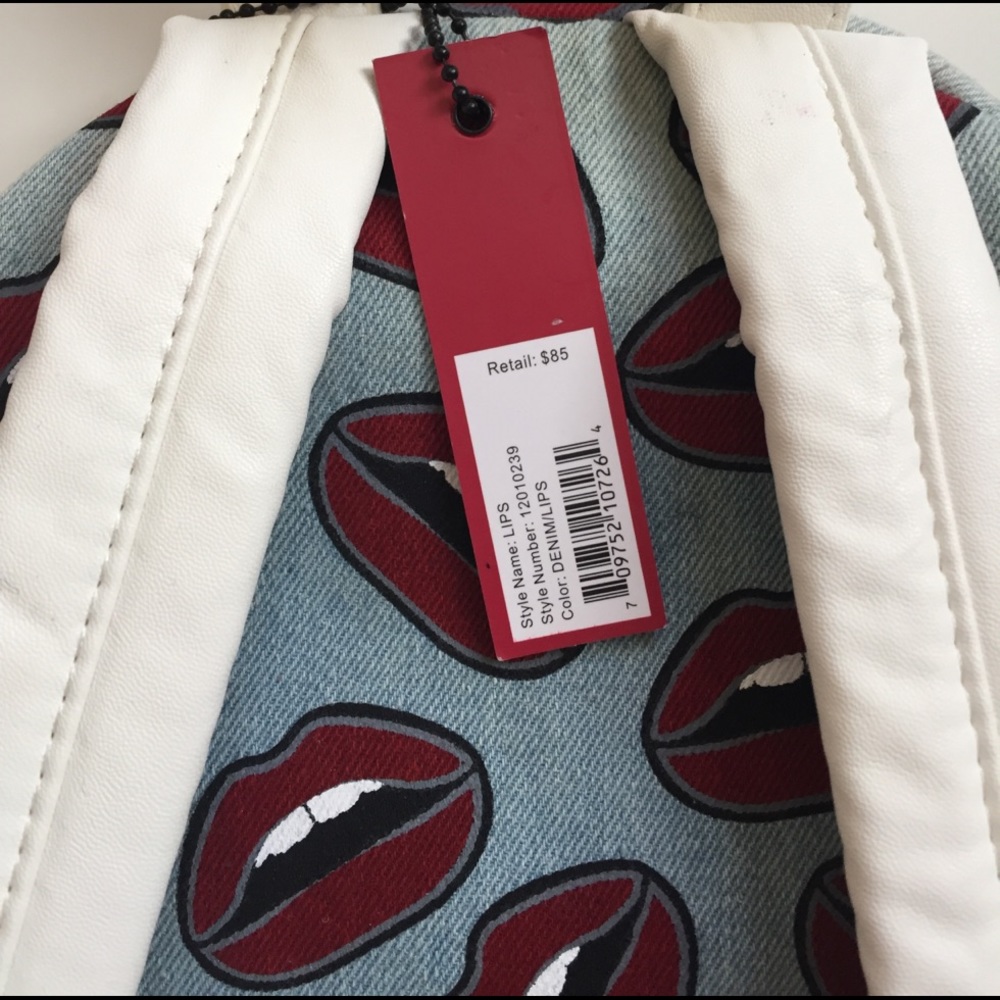 🆕New with tags CIRCUS BACKPACK "LIPS" denim 💋 - Picture 5 of 6