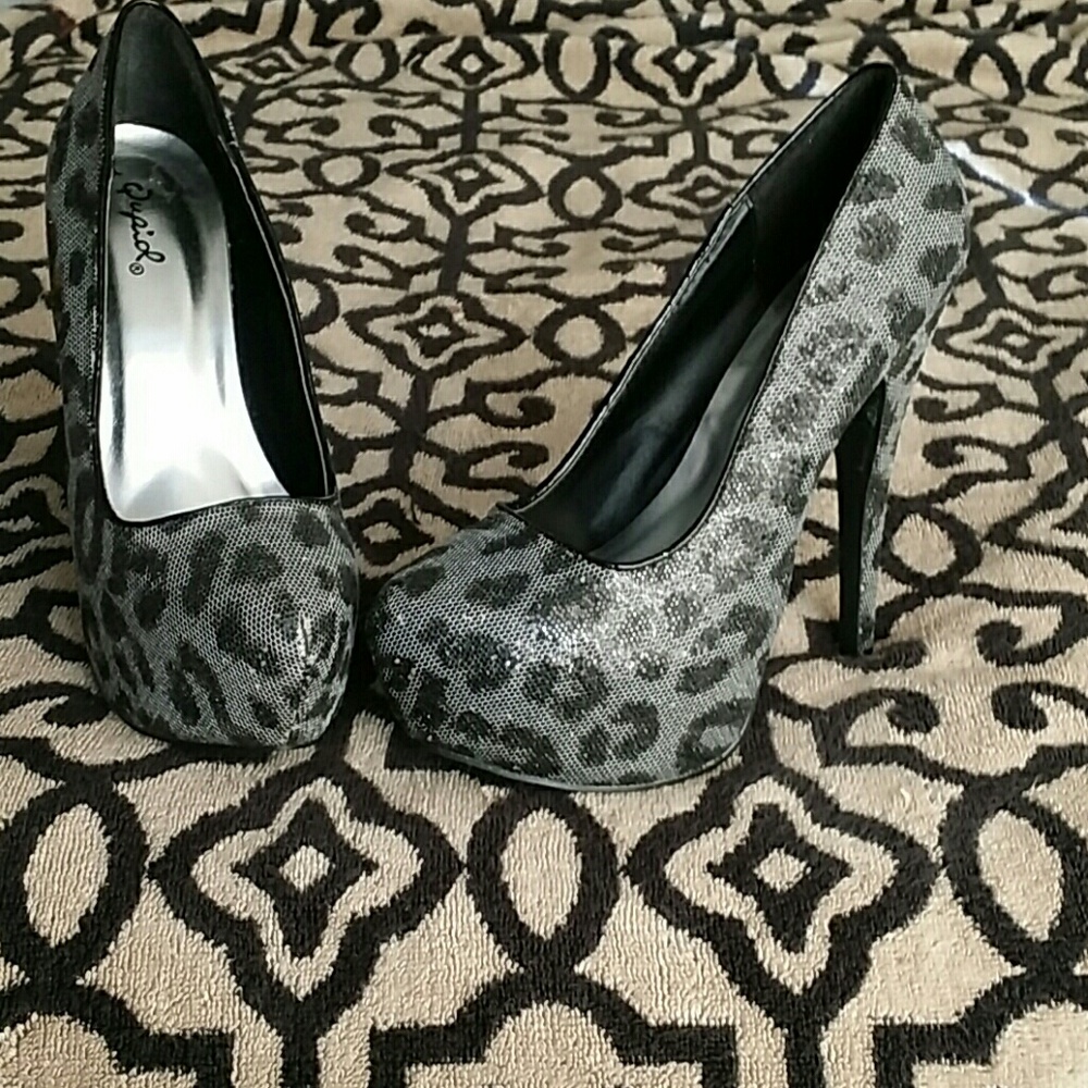 Sparkle black and gray leopard platform heel