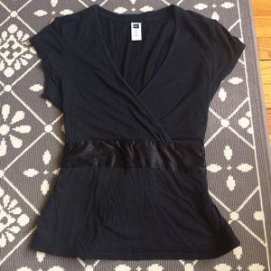 🎩 Price Drop! Classic Black V-Neck Tee Satin Sash