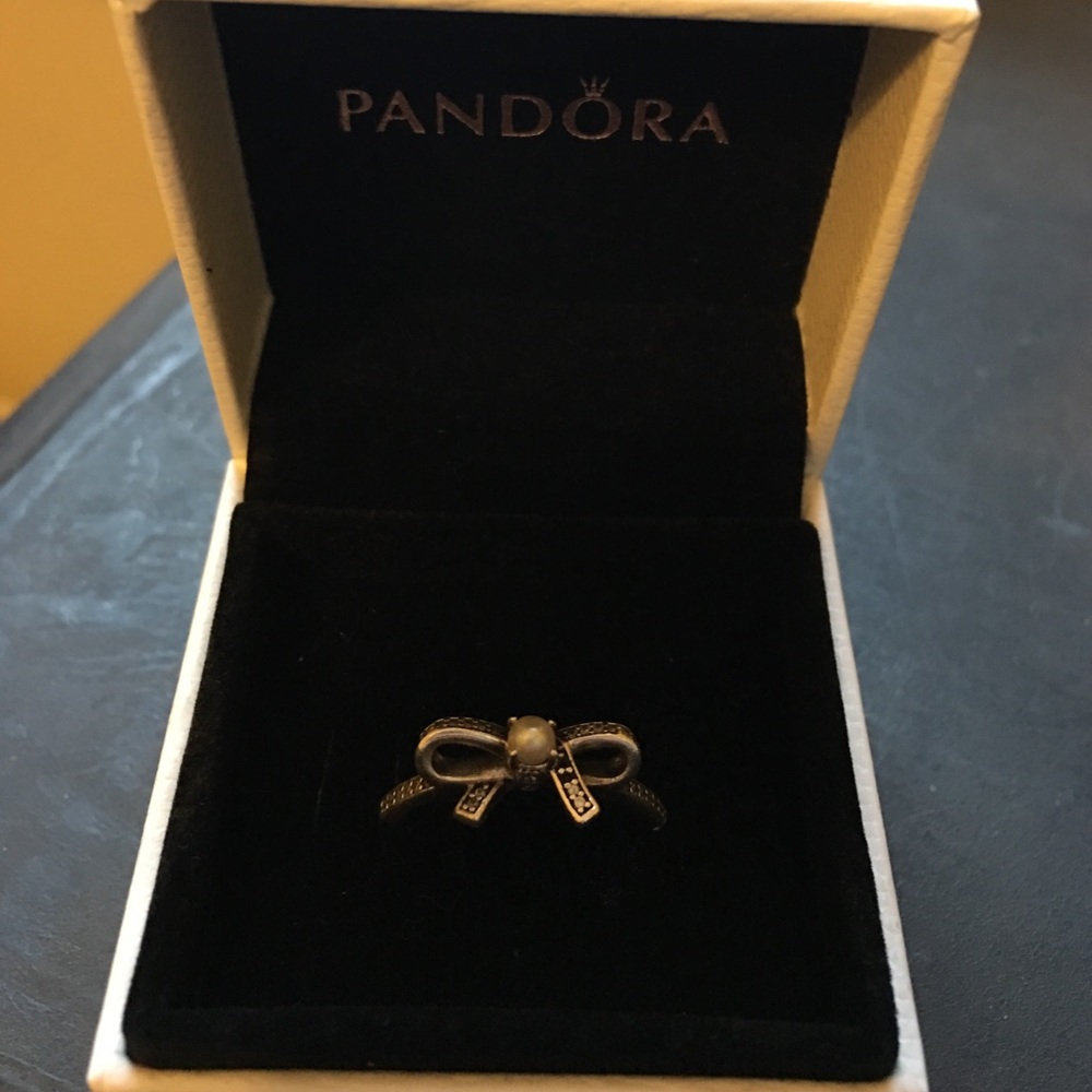 Pandora ring- Bow with a pearl