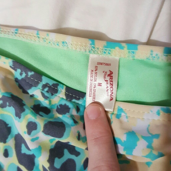 Bikini - Picture 2 of 4