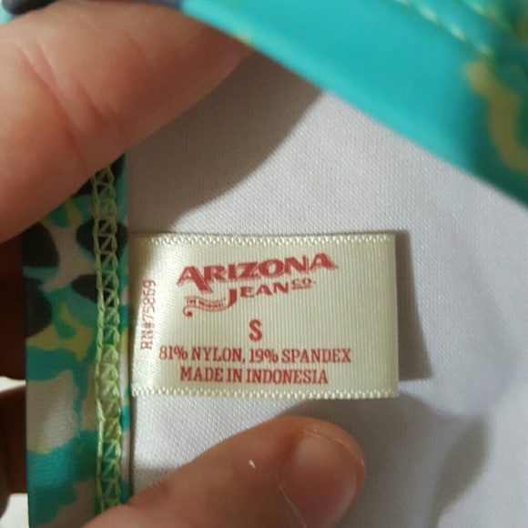 Bikini - Picture 3 of 4