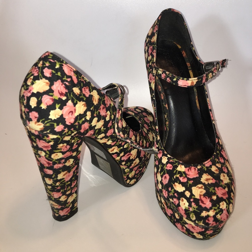F21 FLORAL PRINT HEELS