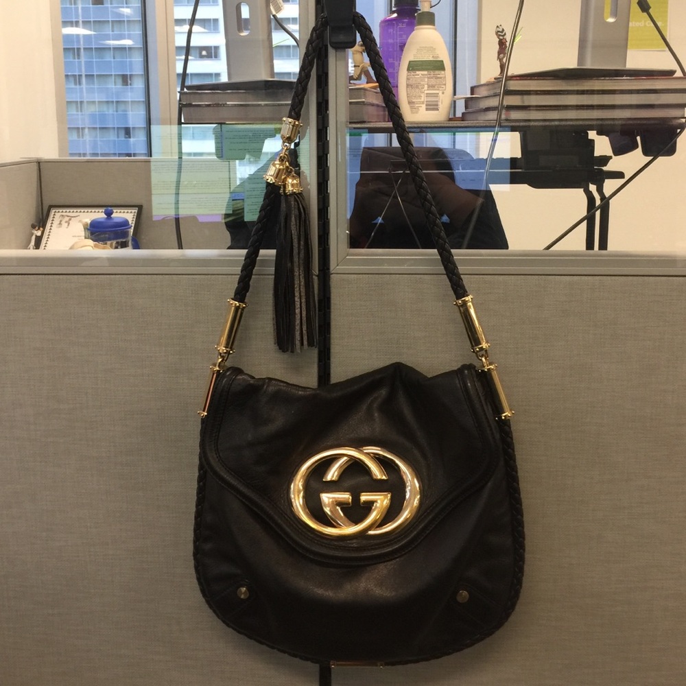 gucci-leather-britt-tassel-shoulder-bag-black-