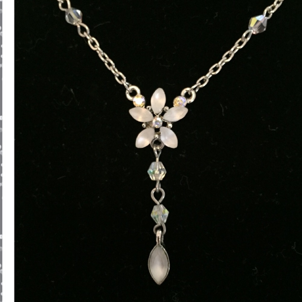 Flower rhinestone necklace