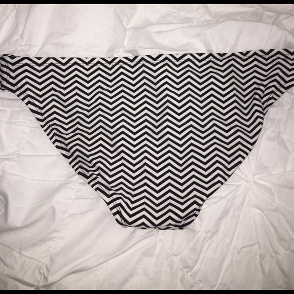 Black & White Chevron Swimsuit Bottoms - Picture 2 of 3