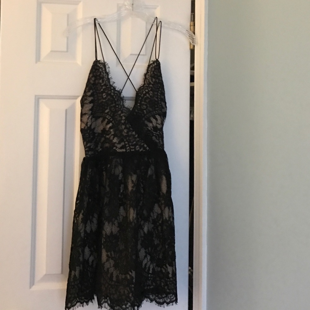 BRAND NEW TOBI DRESS SIZE MEDIUM