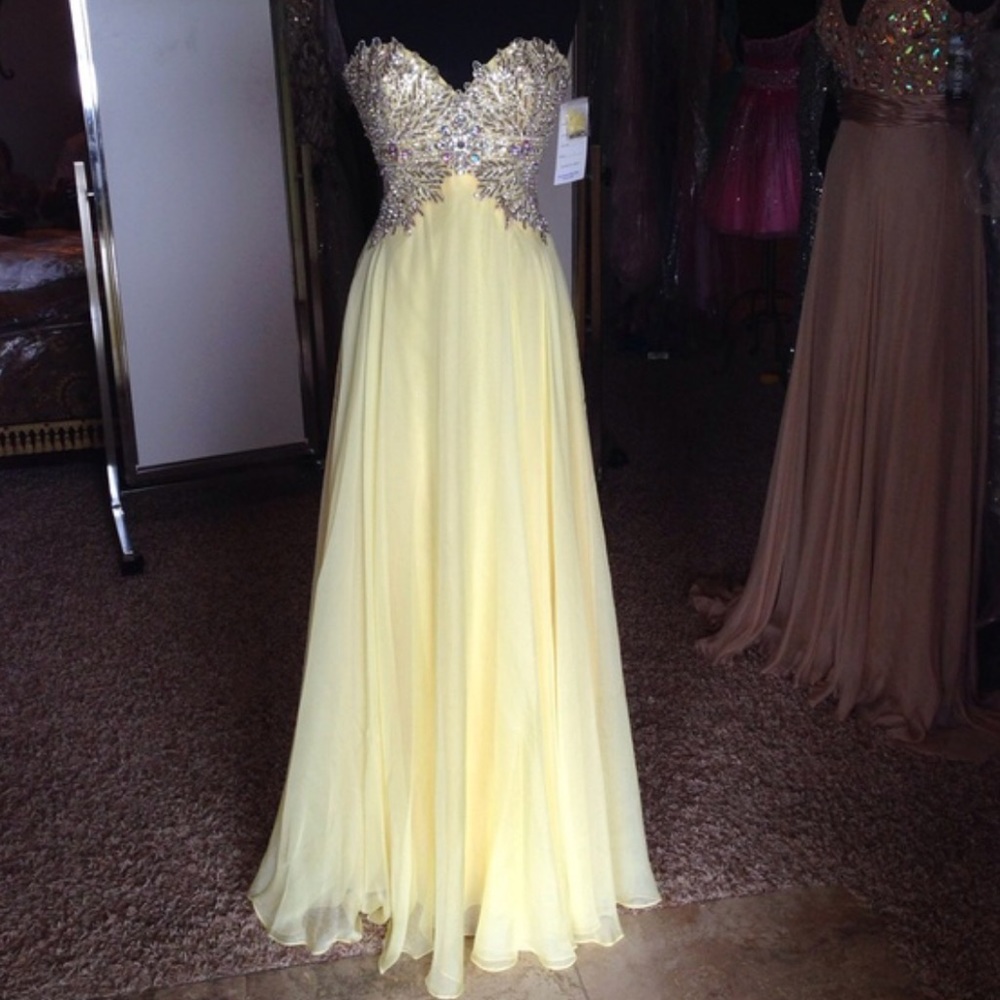 Dress - Picture 2 of 8