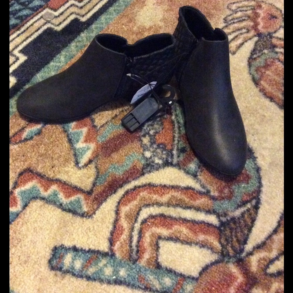 Ankle high women's boots nwt