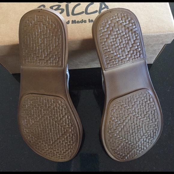 Sbicca flip flops - Picture 2 of 3