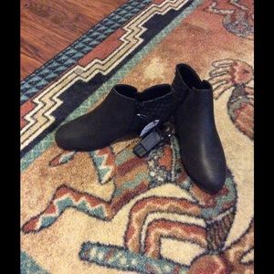 Ankle high women's boots nwt