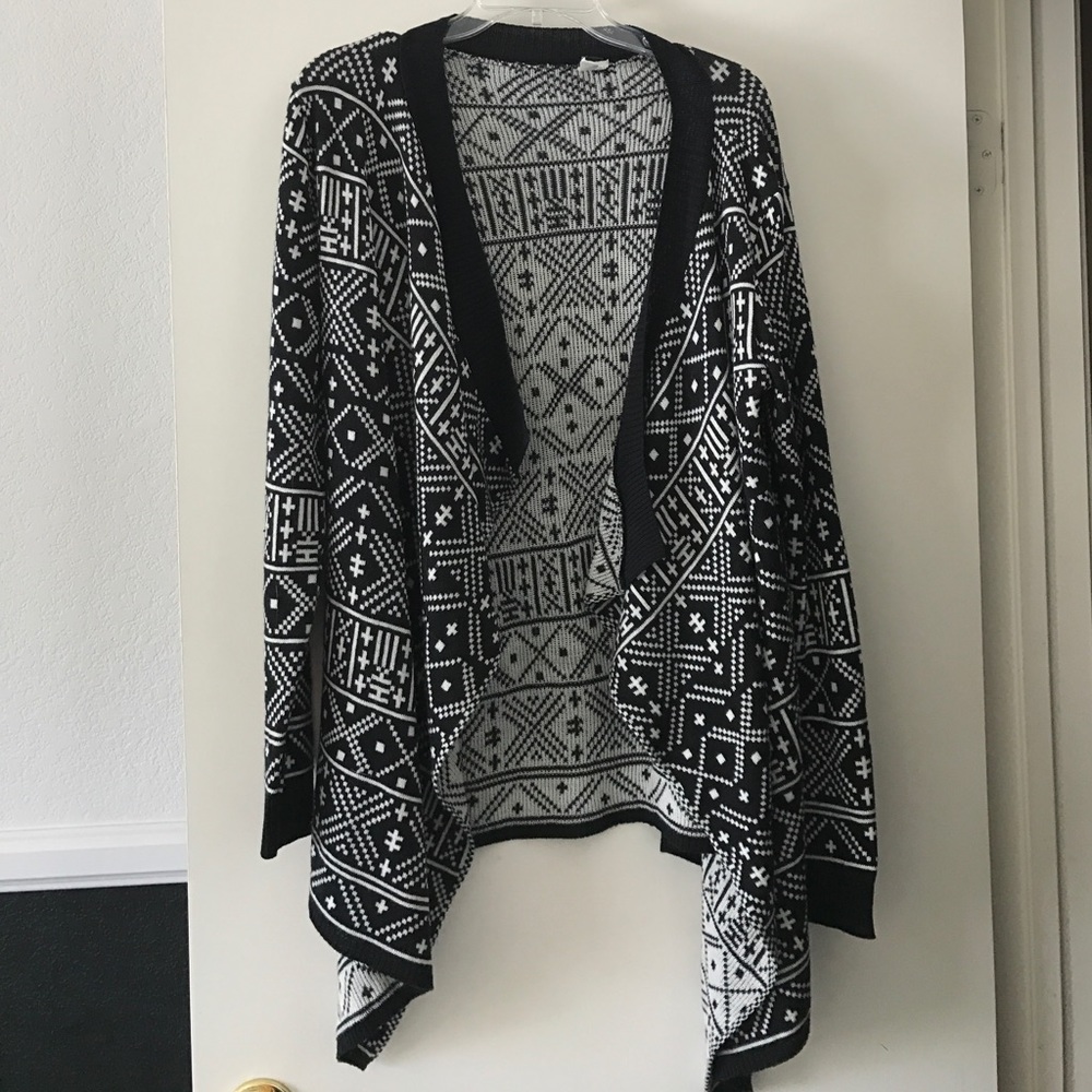 Black and white Windsor sweater