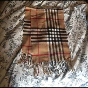 Burberry lookalike scarf