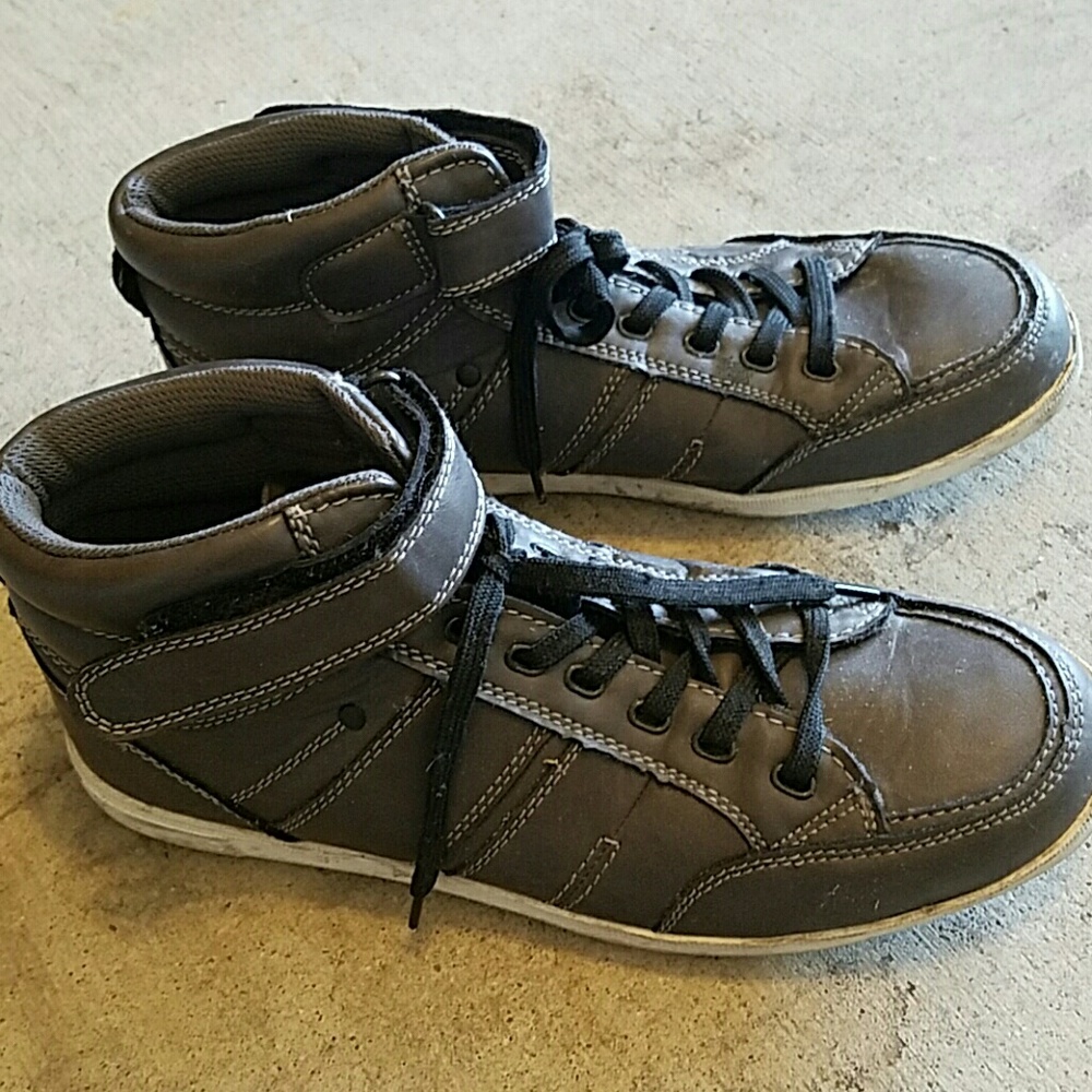 High top sneaker