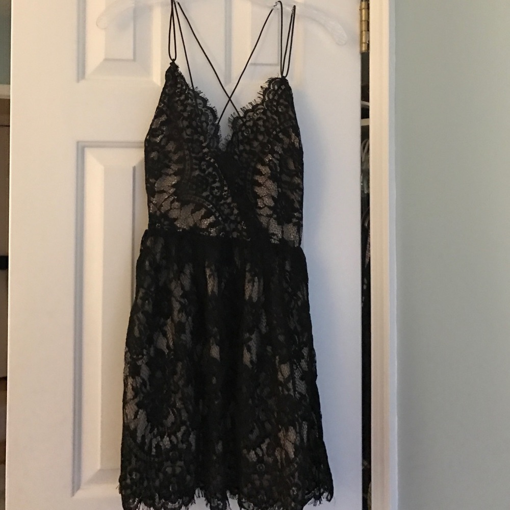 SIZE SMALL TOBI LACE DRESS