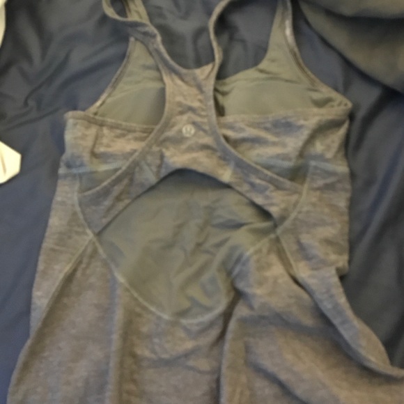 SIZE 6 GREAT CONDITION LULULEMON TOP - Picture 2 of 2
