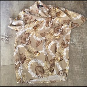 Hawaiian shirt. Real wood buttons