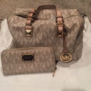 Michael Kors Greyson bag with wallet