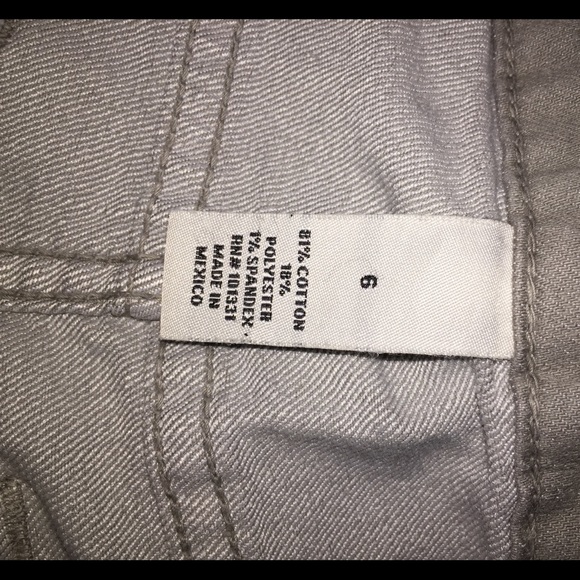 High-Waisted Shorts - Picture 3 of 3