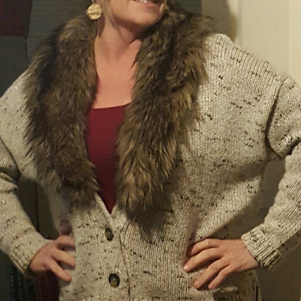 Faux fur collar sweater