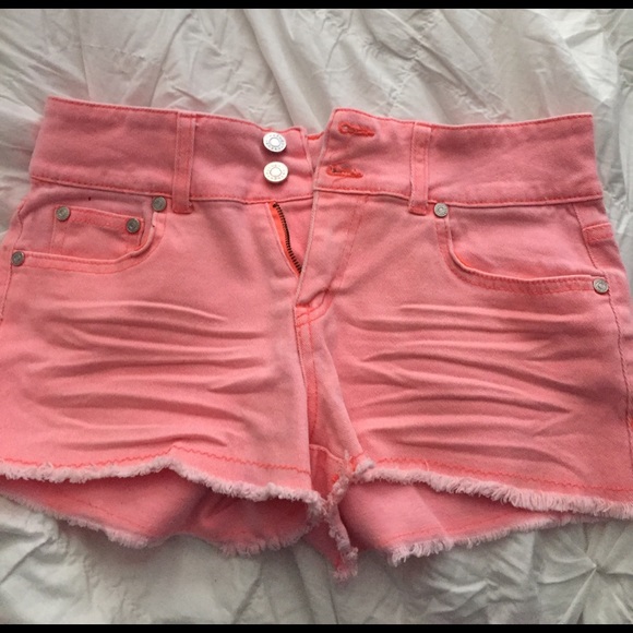 Coral colored jean shorts - Picture 1 of 3