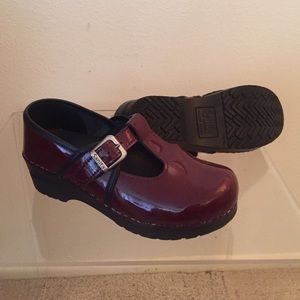 (Dansko) Sanita clogs
