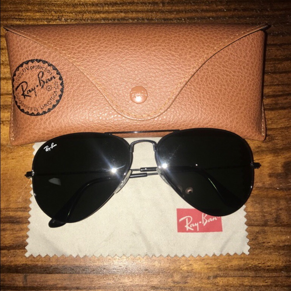 All black Ray-ban aviators