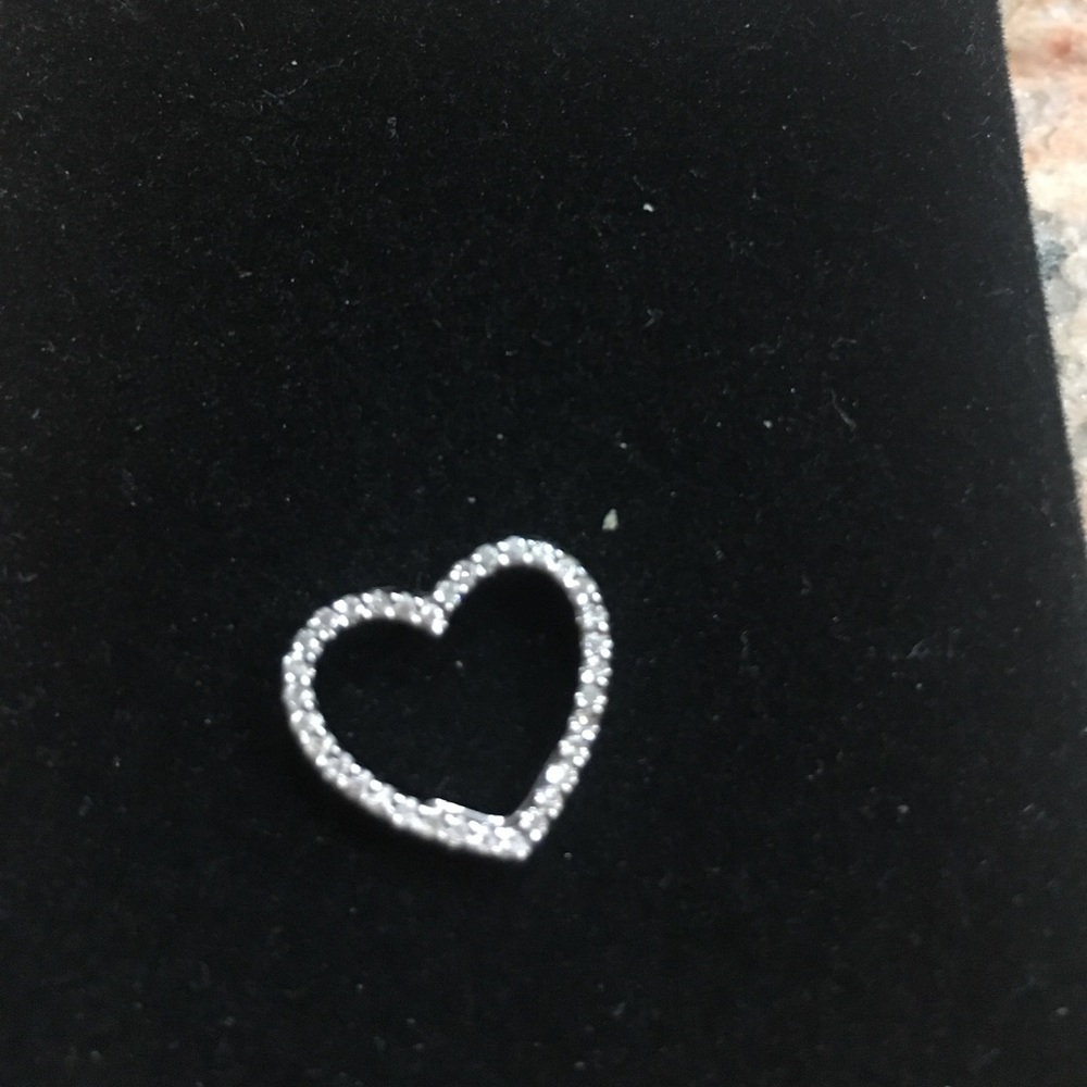 Single Heart Diamond pendant.